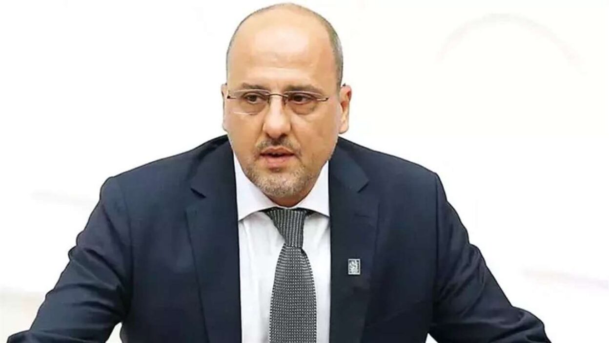 Ahmet Şık Kimdir