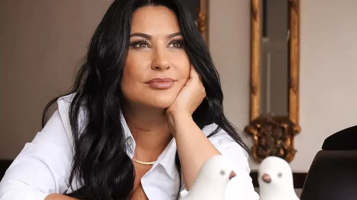 İclal Aydın Kimdir