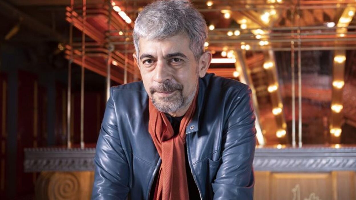 Okan Bayülgen Kimdir