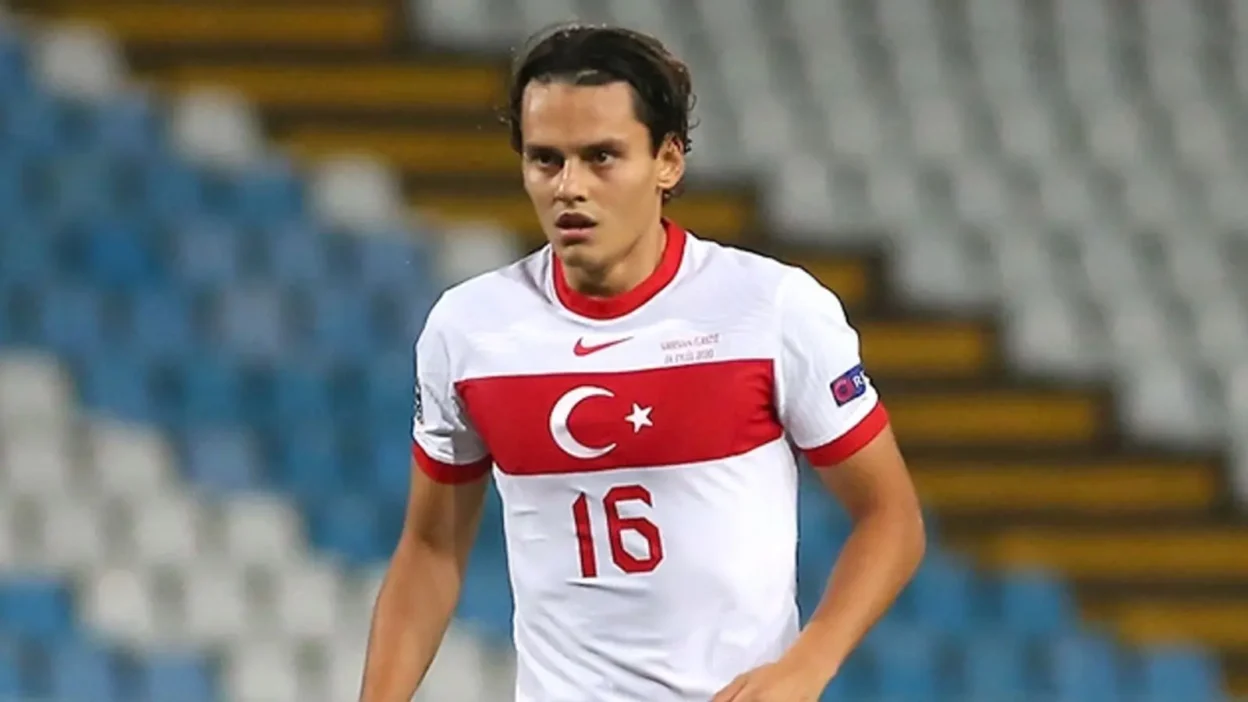 Enes Ünal Kimdir