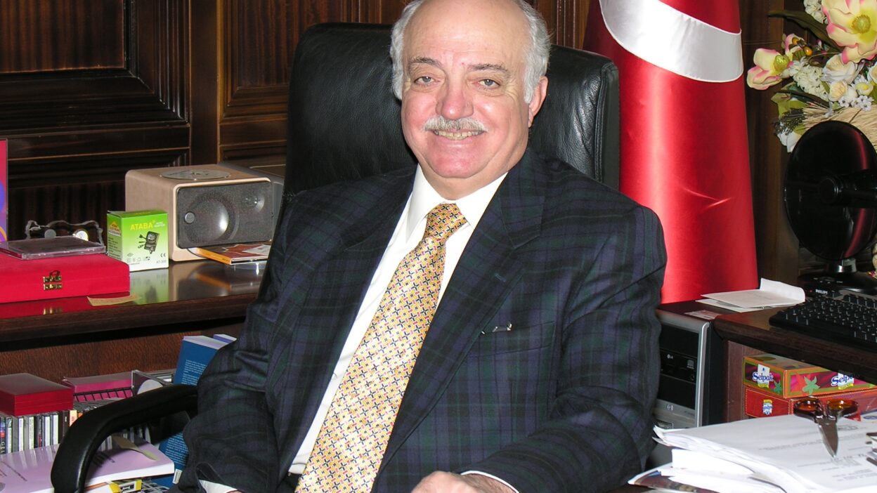 Ural Akbulut Kimdir