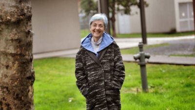 Feride Çiçekoğlu Kimdir