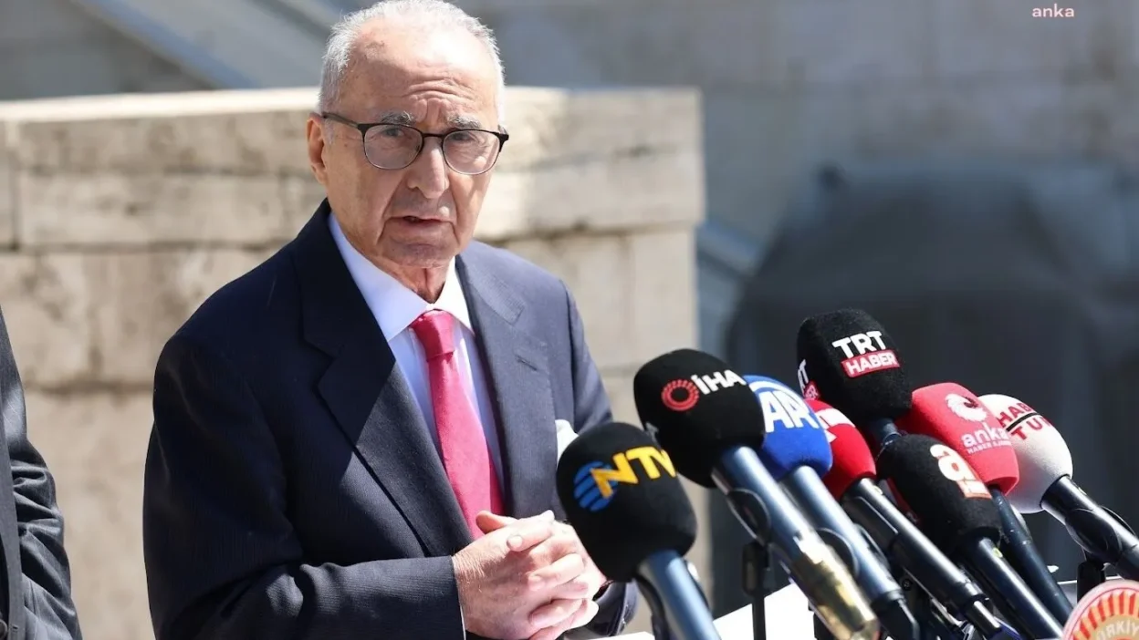 Hikmet Çetin Kimdir